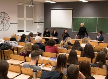 Barbara Włodarczyk na spotkaniu z przyszłymi dziennikarzami