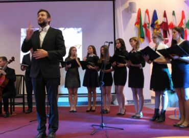 To gain health, energy, and a better night’s sleep. Join the Academic Vistula Choir !