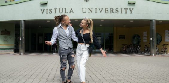 Two people in front of the Uni