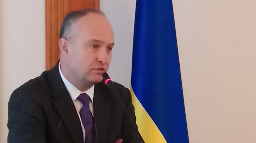 mężczyzna, mikrofon, flaga, ukraina