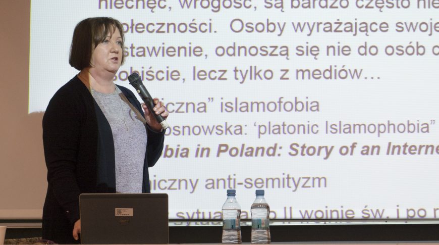 prezentacja, wykład, wykładowczyni, rzutnik